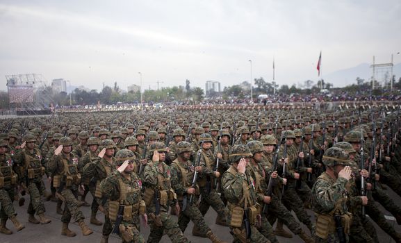 CHILE, Santiago : Chilean President Michelle Bachelet (C) takes part in a military parade in Santiago, on September 19, 2015, on the day of the 205th anniversary of Chile's independence