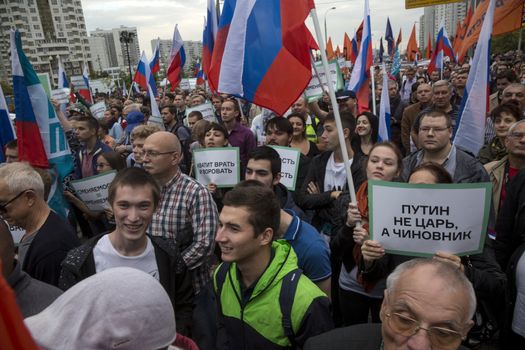 RUSSIA, Moscow: Russian opposition activists rallied in Moscow on September 20, 2015, in the wake of regional elections that widely favored the ruling United Russia party and prompted accusations of vote rigging. The Meeting to Change Power protest, organised by prominent anti-corruption campaigner Alexei Navalny, drew an estimated 2,000-4,000 people, well short of estimates in advance of the rally. 