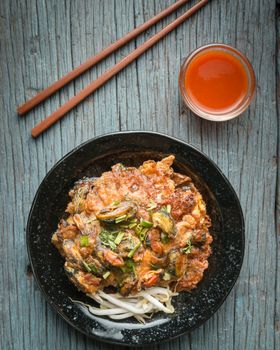 fried asian green mussel omelette thaifood