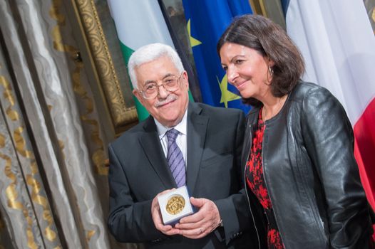 FRANCE, Paris : Palestinian Authority president Mahmoud Abbas (L) poses next to Paris' mayor Anne Hidalgo after receiving the medal of Paris during a ceremony marking the International Day of Peace on September 21, 2015 at Paris' city hall. 