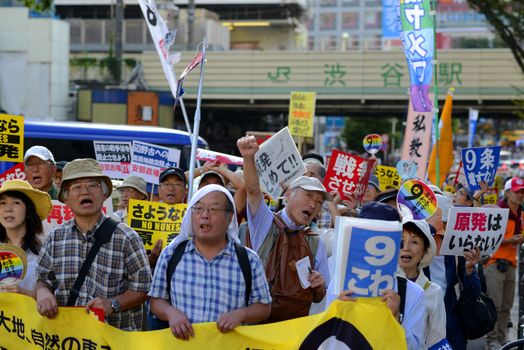 JAPAN, Tokyo : Thousands of people protest in Tokyo outside of Japan's parliament against new legislation that would allow the military to deploy overseas on September 23, 2015. The changes would allow Japanese troops to fight abroad for the first time since World War Two. 