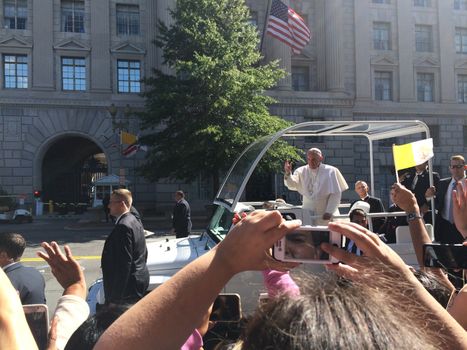 USA, Washington DC: Pope Francis rides the Popemobile through Washington DC on September 23, 2015, greeting devotees during his historic first trip to the US. He earlier met President Barack Obama and gave a speech at the White House, during which he told the public that climate change is a problem that can no longer be left to our future generation.