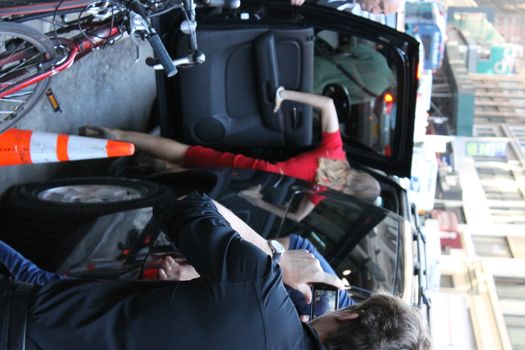 USA, New York: Addicted to cake, vivacious Modern Family superstar Sofia Vergara hurries to her car after visiting Ron Ben-Israel Cakes in Midtown Manhattan with Hollywood-hunk fiancee Joe Manganiello on September 23, 2015. Bakery staff confirmed that the super couple was at the shop; but when asked if the pair had decided to buy their wedding cake from the bakery, one employee revealed that it was all up in the air.