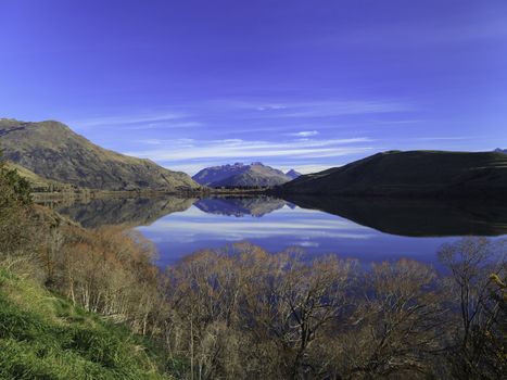 Lake Hayes, a small lake in the Wakatipu Basin in Central Otago, South Island, New Zealand. It is called ‘the most photographed lake in New Zealand’ or ‘mirror lake’.