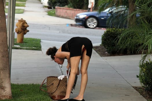 Alicia Arden
star of "Hoarding: Buried Alive," has both a purse malfunction and a wardrobe malfunction while leaving yoga class, Woodland Hills, CA 09-23-15
