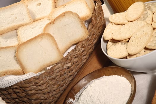 biscuits and crackers flour