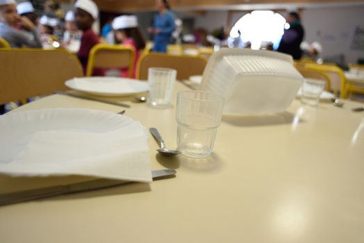 FRANCE, Valence : Pupils sit at canteen tables waiting for their exceptionnal menu at Celestin Freinet school in Valence (Dr�me), on September 25, 2015 on the occasion of French gastronomy days from September 25 to September 27, 2015. 