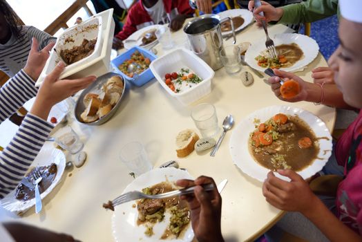 FRANCE, Valence : Pupils eat their exceptionnal menu at Celestin Freinet school in Valence (Dr�me), on September 25, 2015 on the occasion of French gastronomy days from September 25 to September 27, 2015. 
