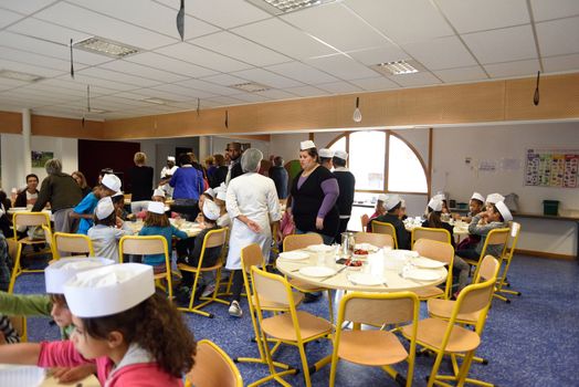 FRANCE, Valence : Pupils sit at canteen tables waiting for their exceptional menu at Celestin Freinet school in Valence (Dr�me), on September 25, 2015 on the occasion of French gastronomy days from September 25 to September 27, 2015. 