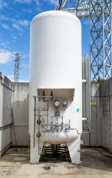 liquid nitrogen tank