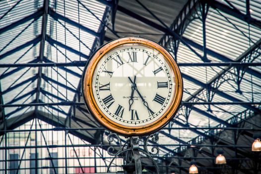 London underground golden clock