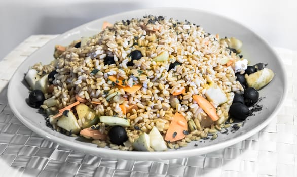 rice vegan salad with black olive and carrot