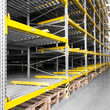 shelving gravity for pallets in a modern factory