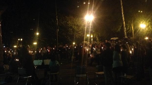 US, Portland: Religious leaders, police and locals attended a vigil outside Portland City Hall on September 1, 2015, following a mass shooting at Umpqua Community College, Roseburg. 13 people are now confirmed to have been shot dead at the college. Members of the Oregon Symphony also played at the vigil.