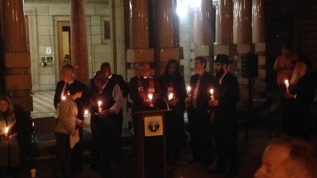 US, Portland: Religious leaders, police and locals attended a vigil outside Portland City Hall on September 1, 2015, following a mass shooting at Umpqua Community College, Roseburg. 13 people are now confirmed to have been shot dead at the college. Members of the Oregon Symphony also played at the vigil.