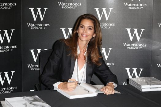 UK, London: American supermodel Cindy Crawford, best known for being one of the five original supermodels discussed her new book and signed copies in Waterstones, London on September 2, 2015. Becoming chronicles her life and career, as she prepares to turn 50 next February, and features some of her most memorable images. 