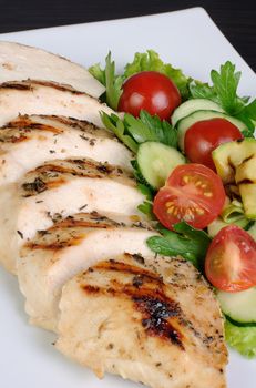 Slices of tender chicken breast grilled with vegetables