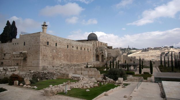 Temple mount Al Aqsa mosque and old city jerusalem walls