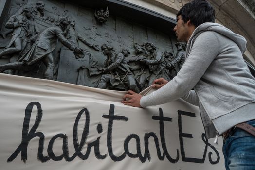 FRANCE, Paris: A demonstration in solidarity with refugees and migrants took place on September 4, 2015 in Paris, marching from the Bastille to the Place de la Republic. 	The event attracted over 2,000 participants. Most were natives of Africa and activists of leftist and anarchist movements. The protesters demanded the opening of borders and registration of migrants who want to come to France. 