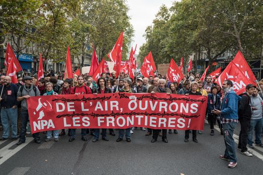 FRANCE, Paris: Open the borders sign. A demonstration in solidarity with refugees and migrants took place on September 4, 2015 in Paris, marching from the Bastille to the Place de la Republic. 	The event attracted over 2,000 participants. Most were natives of Africa and activists of leftist and anarchist movements. The protesters demanded the opening of borders and registration of migrants who want to come to France. 