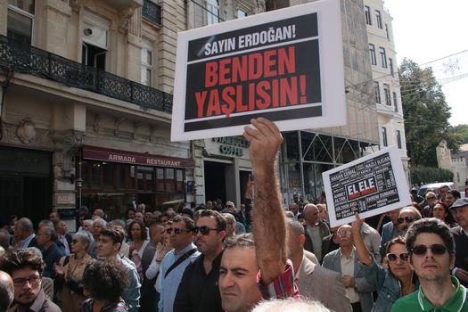 TURKEY, Istanbul: Turkish journalists protested against pressure put on the press by the government, and attacks towards journalists, in Istanbul on September 3, 2015.	News directors, editors and reporters participated in the protests, calling for a free and independent press. Banners included the sign in black and white stating: Free press cannot be silenced.