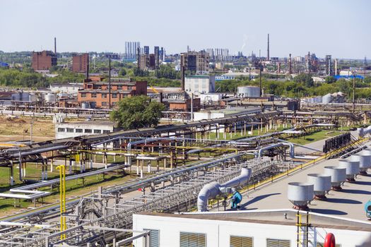 A complex oil refinery for making gasoline