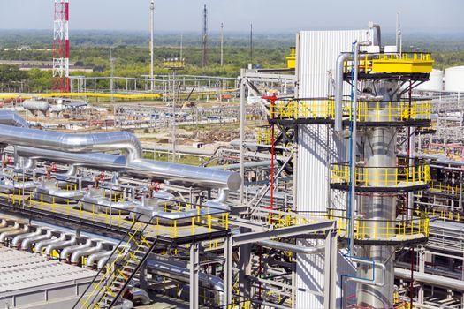 A complex oil refinery for making gasoline