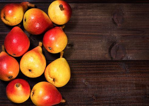 In the picture a set of pears "Angelica" Typical Italian, placed on wooden boards in a rectangular shape and on the right space.