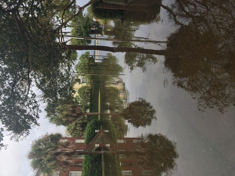UNITED-STATES, Charleston : Heavy rains dropped nearly 17 inches on the state capital of Charleston in a 17 hour span when catastrophic floods ravaged much of South Carolina on October 4, 2015. At least nine people died in South Carolina as a result of the flooding and one person has died in neighboring North Carolina. The storms also left some 30,000 residents without power and shut down many major roads. Governor Nikki Haley called the rains the worst in 1,000 years. 
