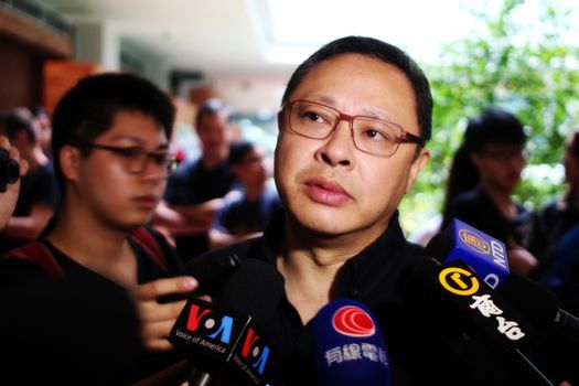 CHINA, Hong-Kong : A man answers questions to the press when around 1 000 students, professors and academics dressed in black walk in silence in the University of Hong-Kong campus against alleged Pekin interference in an academic nomination on October 6th, 2015. The university council rejected by an unclear vote the nomination of law dean Johannes Chan Man-num as pro-vice-chancellor. Johannes Chan Man-num is known to be close to a Hong-Kong Occupy movement leader. 