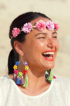 Natural beauty portrait of a beautiful and smiling exotic woman on the sandy beach