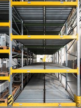 shelving gravity for pallets in a modern factory