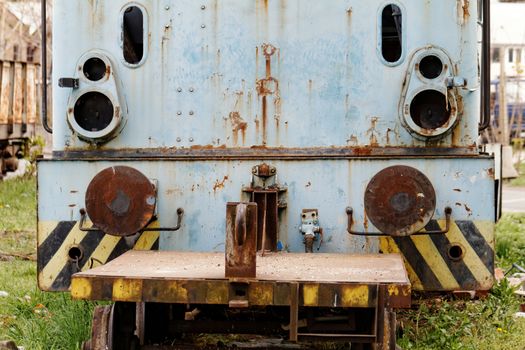 Photo of an old and rusty locomotive 