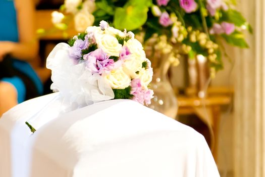 detail of wedding bouquet in the church on the table