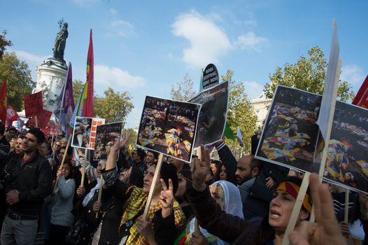 FRANCE, Paris : Several raise a V made with their fingers in sign of peace while protesters gather in Place de la R�publique in Paris on October 11, 2015, for the second time after the terror attack in Ankara, in tribute to the victims of the twin explosion in Turkish capital city. On October 11, 2015, at least 95 people died after a twin explosion in the center of the capital city in Turkey. The Turkish government declared three days of mourning and said that it won't delay legislative elections expected for November 1st, 2015. 