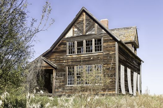 To some this abandoned home may seem spooky or haunted, but it took my breath away. It is in ruin now, but this would have been considered a mansion in its time; especially for a farming community. It is beautiful.