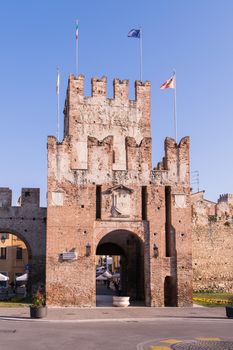 Ancient gateway to Soave, fortified city in the province of Verona, famous for the eponymous white wine.