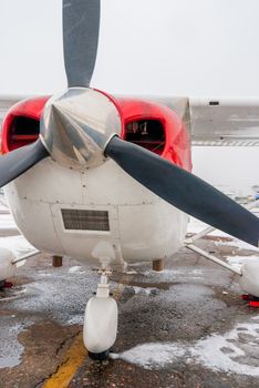 Photo closeup propeller plane in bad weather