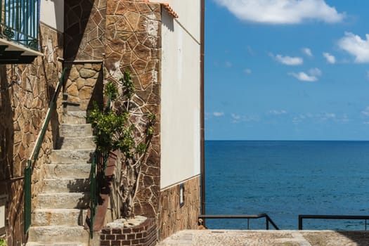 Home in Sicily with a beautiful sea view