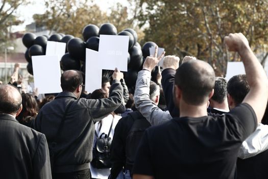 TRUKEY, Istanbul: Hundreds demonstrate in Kadikoy, eastern Istanbul, on October 17, 2015, one week after the Ankara suicide attacks, to pay tribute to the victims.