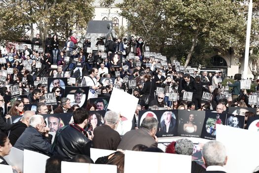 TRUKEY, Istanbul: Hundreds demonstrate in Kadikoy, eastern Istanbul, on October 17, 2015, one week after the Ankara suicide attacks, to pay tribute to the victims.