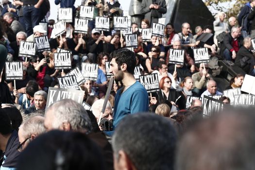 TRUKEY, Istanbul: Hundreds demonstrate in Kadikoy, eastern Istanbul, on October 17, 2015, one week after the Ankara suicide attacks, to pay tribute to the victims.