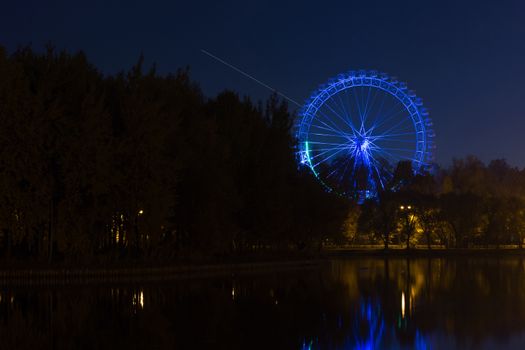 The picture shows a Ferris wheel