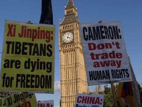 UK, London: Dozens of pro-Tibet protesters rally outside Parliament in London, England on October 20, 2015, as Chinese President Xi Jinping arrives for his address during his four-day visit. Since China's invasion of their country in 1950, Tibetans have never stopped resisting the occupation, and claiming the destruction of their way of life.