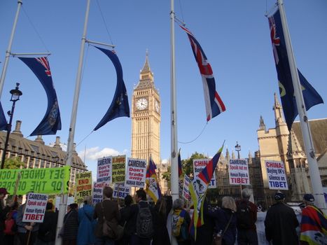 UK, London: Dozens of pro-Tibet protesters rally outside Parliament in London, England on October 20, 2015, as Chinese President Xi Jinping arrives for his address during his four-day visit. Since China's invasion of their country in 1950, Tibetans have never stopped resisting the occupation, and claiming the destruction of their way of life.