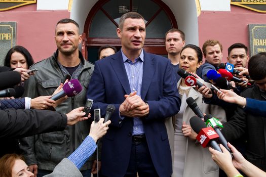 UKRAINE, Kiev: Kiev's mayor Vitaly Klitschko, his wife Natalia, and brother Vladimir Klitschko prepare to cast their ballots at a polling station in Kiev on October 25, 2015. Ukrainians are voting in local elections to choose mayors and representatives to municipal councils in all parts of Ukraine except eastern areas controlled by Russian-backed separatists and in Russian-annexed Crimea. Polling stations are open across all Kiev-administered regions except for Mariupol. 