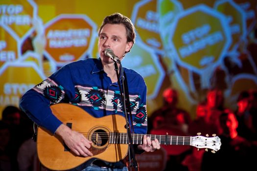 CANADA, Toronto: Joe Plaskett sings at The Westin Harbour Castle, in Toronto on October 18, 2015 ahead of speech by Tom Mulcair, the leader of the NDP, ahead of the federal election.