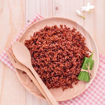 Steamed whole grain traditional thai rice best rice for healthy and clean food on wooden background