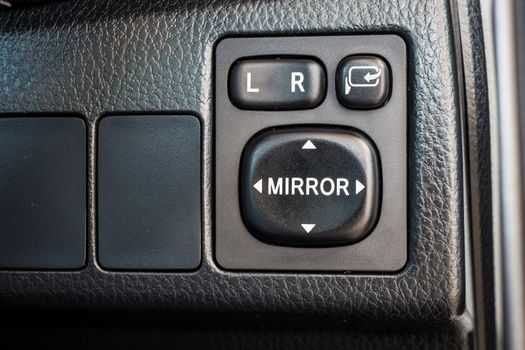Switch button adjust or controls side mirrors in a car