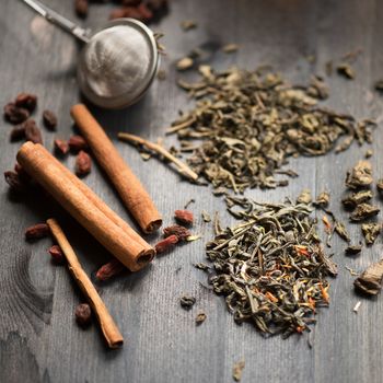 tea composition with cinnamon sticks, lemons